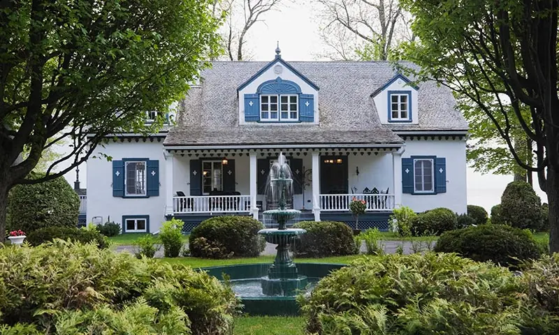 Colonial Style Houses