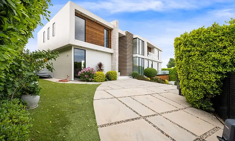 Contemporary Style Houses